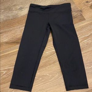 Ivivva black Capri leggings size 10